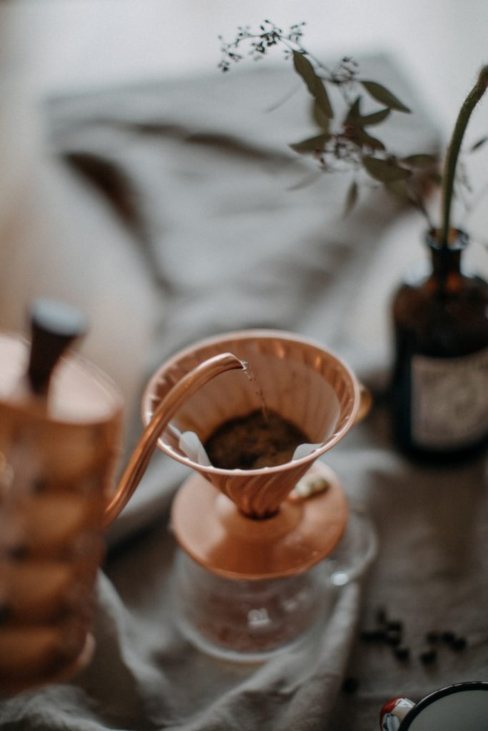 Remplacer son café du matin par une boisson à base de Gaillet gratteron (Galium aparine)